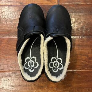 Women’s Sanita Winter Fur Lined Leather Clogs in Black. Size 8.